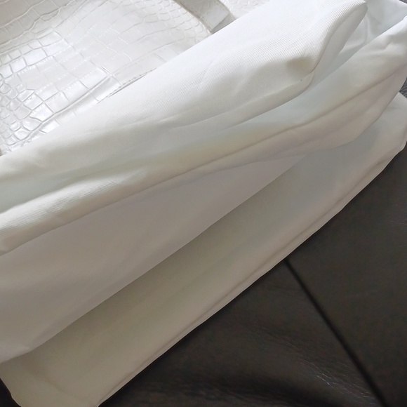 Vintage Sag Harbor Large White Faux-Croc Shoulder Bag With Ample Storage - Picture 17 of 17